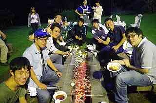 学院島 夕食BBQ(バーベキュー)の様子 みんな一番の笑顔でした
